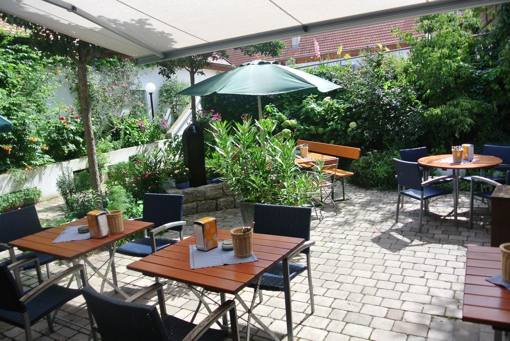 Hotel-Restaurant Goldenes Lamm Dinkelsbühl Dış mekan fotoğraf