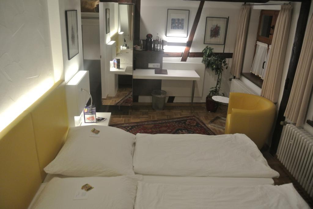 Hotel-Restaurant Goldenes Lamm Dinkelsbühl Oda fotoğraf