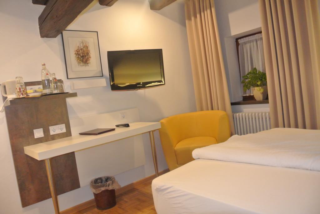 Hotel-Restaurant Goldenes Lamm Dinkelsbühl Oda fotoğraf