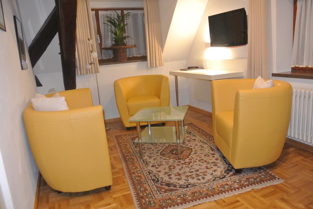 Hotel-Restaurant Goldenes Lamm Dinkelsbühl Dış mekan fotoğraf