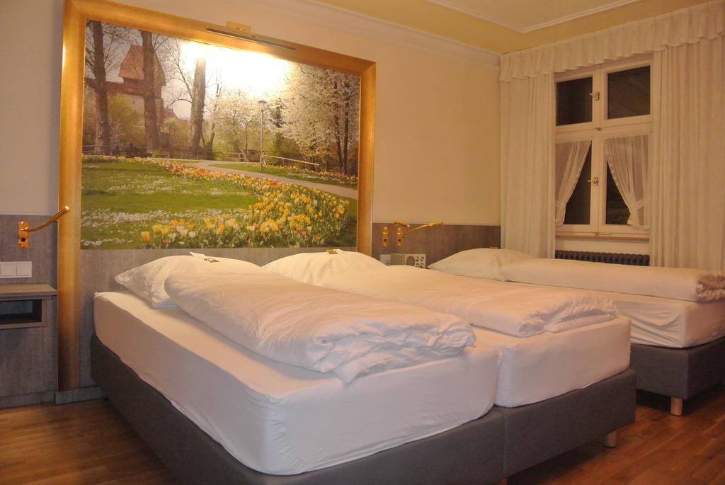 Hotel-Restaurant Goldenes Lamm Dinkelsbühl Oda fotoğraf