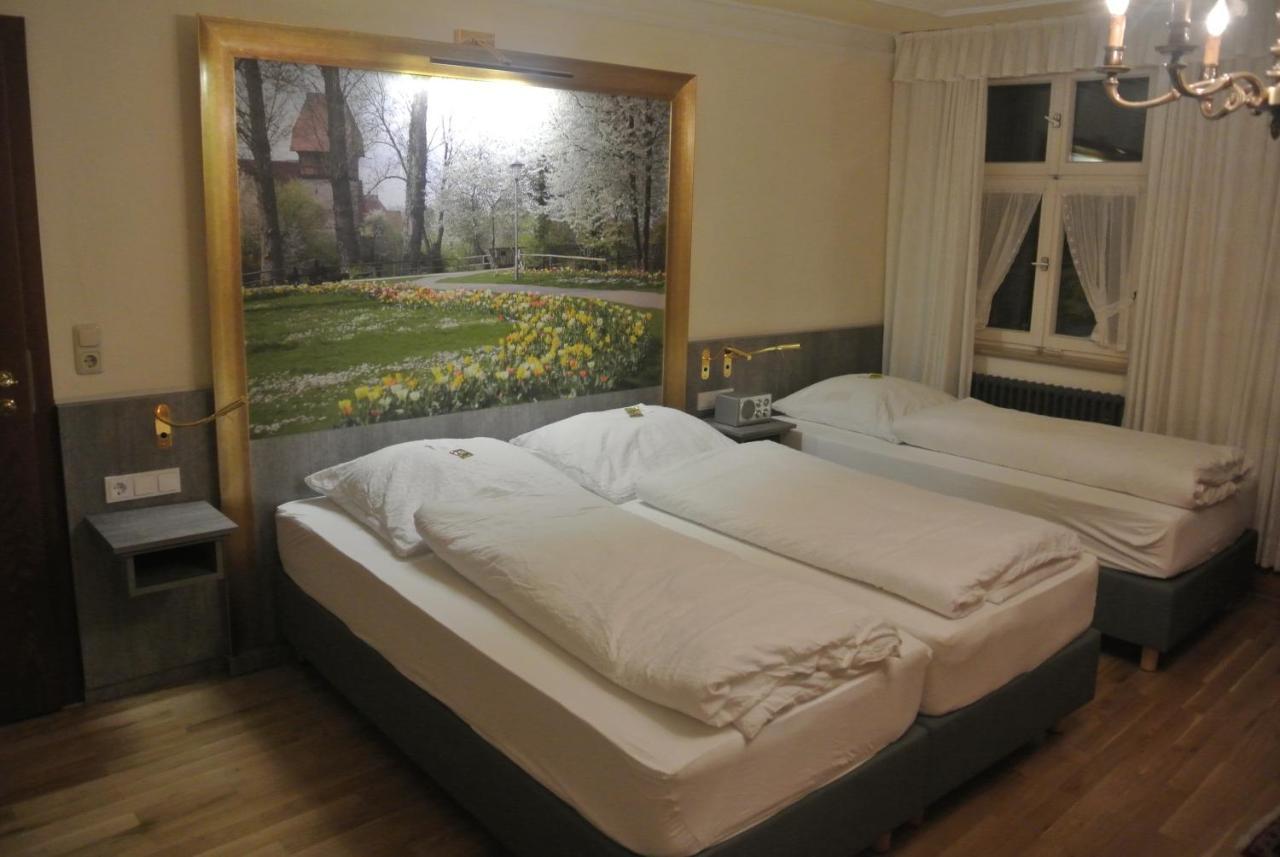 Hotel-Restaurant Goldenes Lamm Dinkelsbühl Dış mekan fotoğraf