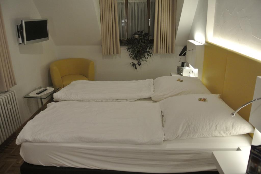 Hotel-Restaurant Goldenes Lamm Dinkelsbühl Dış mekan fotoğraf