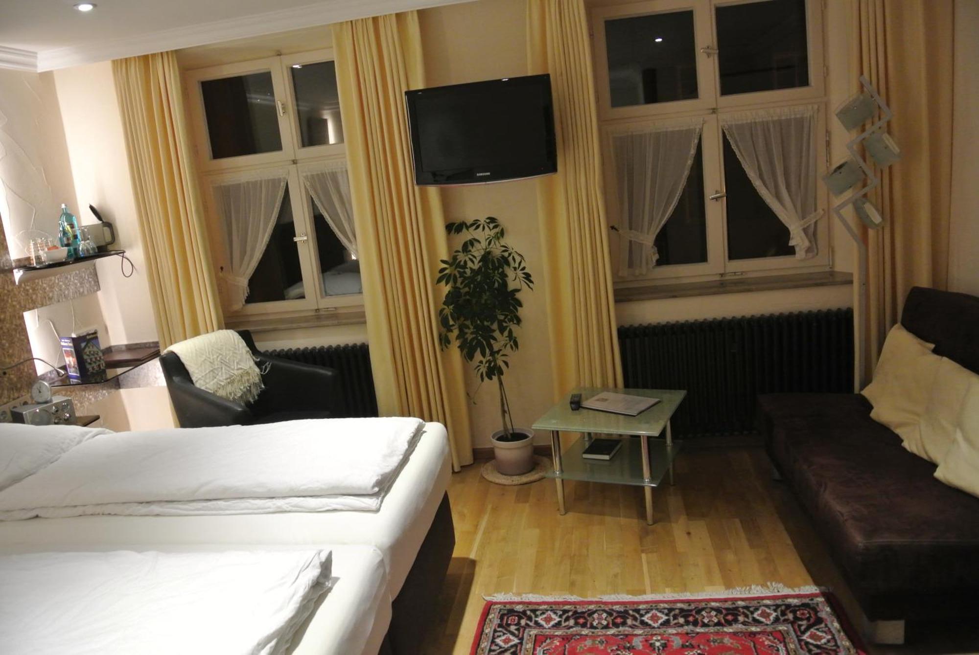 Hotel-Restaurant Goldenes Lamm Dinkelsbühl Dış mekan fotoğraf