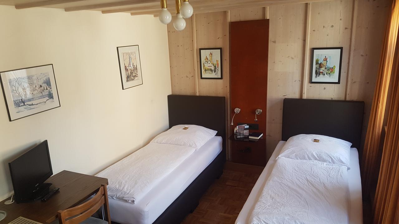 Hotel-Restaurant Goldenes Lamm Dinkelsbühl Dış mekan fotoğraf