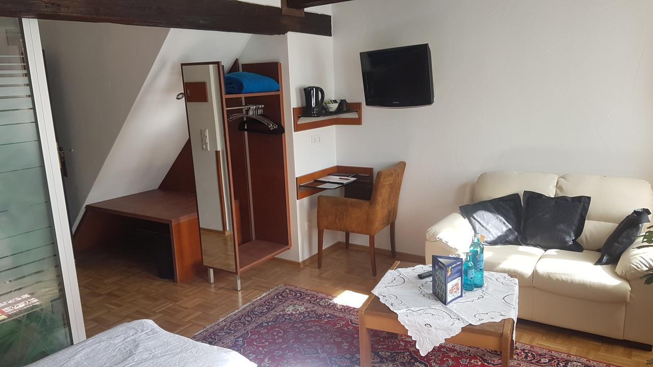 Hotel-Restaurant Goldenes Lamm Dinkelsbühl Dış mekan fotoğraf